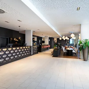 Leonardo Hauptbahnhof 4* Viena